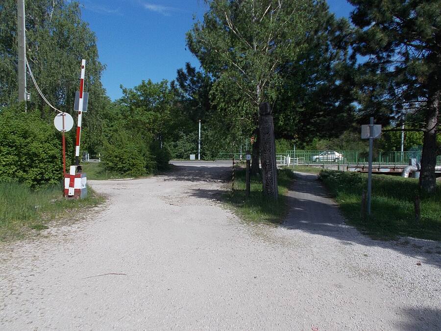Boom barrier — barrier